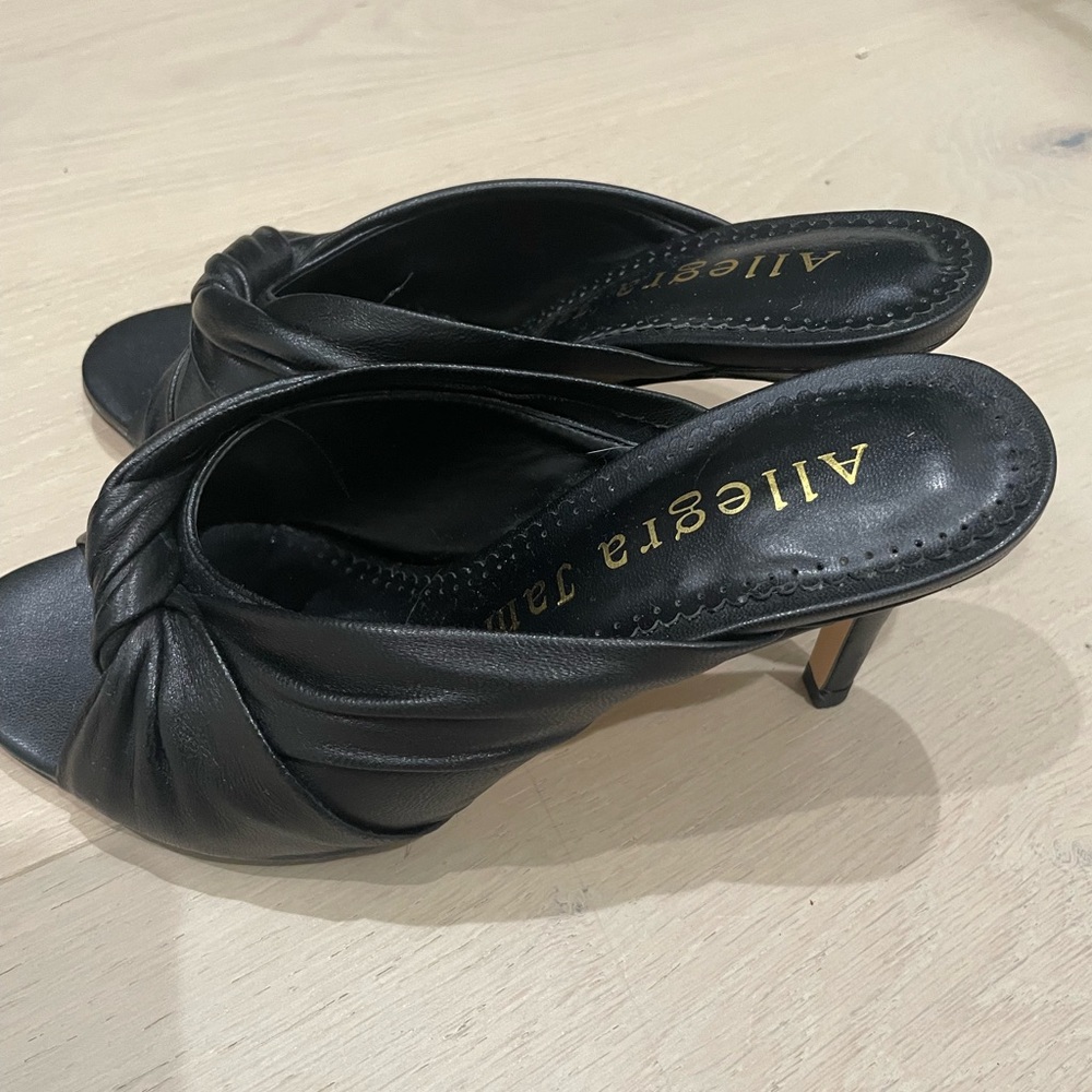 Women’s Allegra James black leather kitten heel sandals size 6